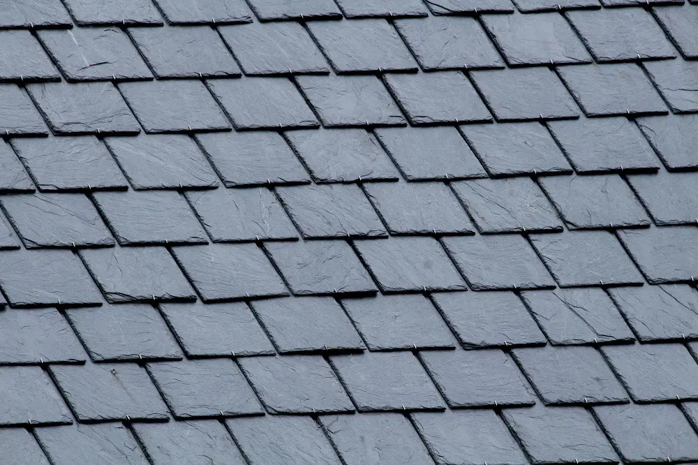 Pourquoi choisir une couverture de toiture en ardoise ? Durabilité, élégance et performance